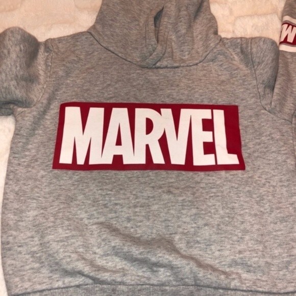 Marvel grey and red sweater H&M size 2-4 Y - Picture 1 of 3